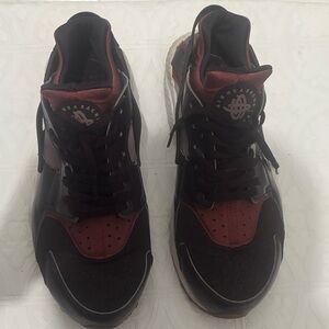 Nike Huarache Men's Black and Burgundy Sneakers
